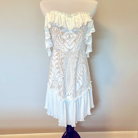 Selfie Leslie Dresses & Skirts - Elegant White Strapless Dress